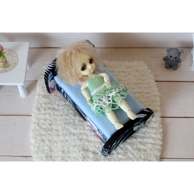 Miniature 1:12 scale bed, dollhouse furniture blanket