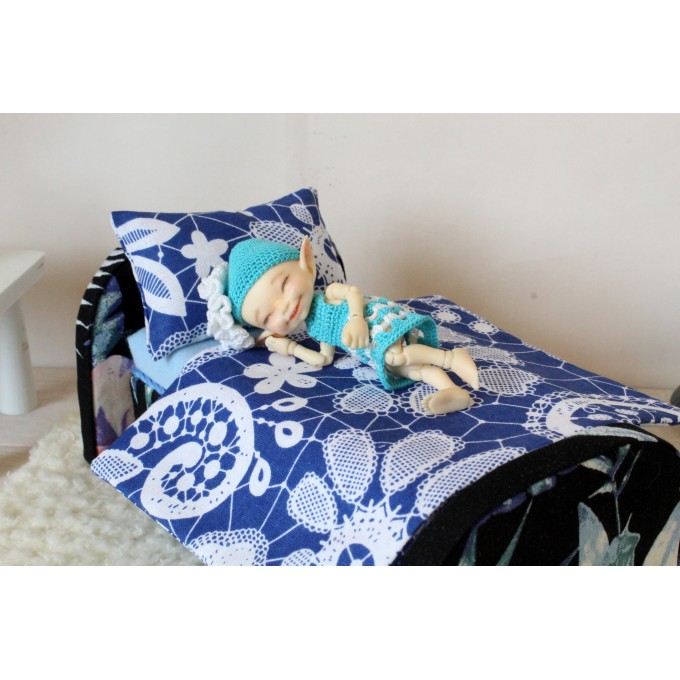 Miniature 1:12 scale bed, dollhouse furniture blanket