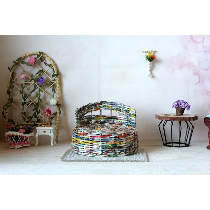 Miniature wicker sofa, round multi-color dollhouse