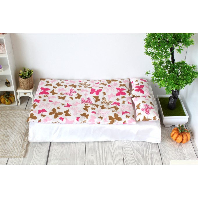 Miniature bedding set dollhouse blanket pillows pink