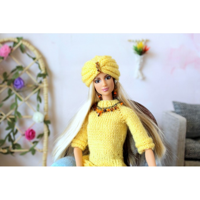 Doll outfit set: sweater hat neclage and earrings. Barbie 12