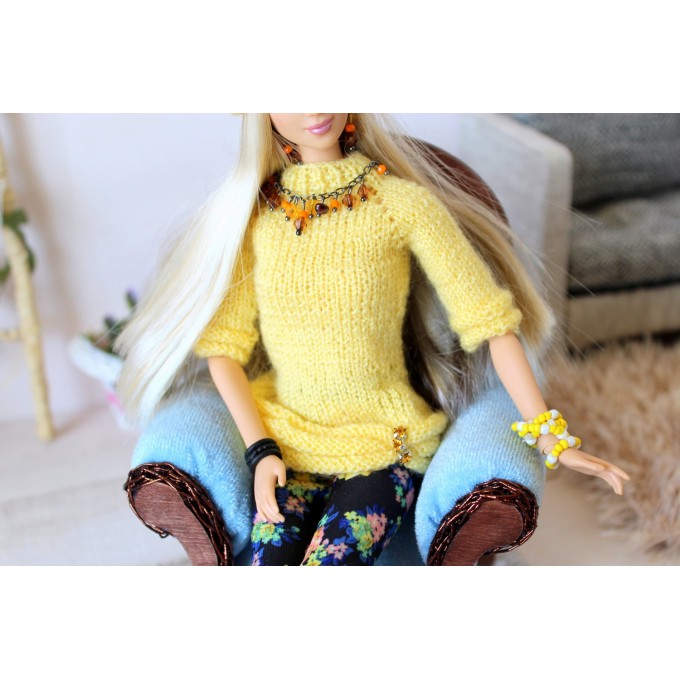 Doll outfit set: sweater hat neclage and earrings. Barbie 12