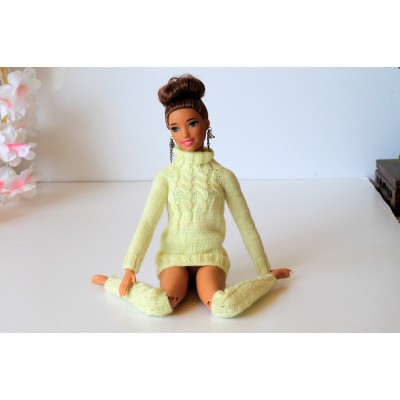 Yellow sweater with socks