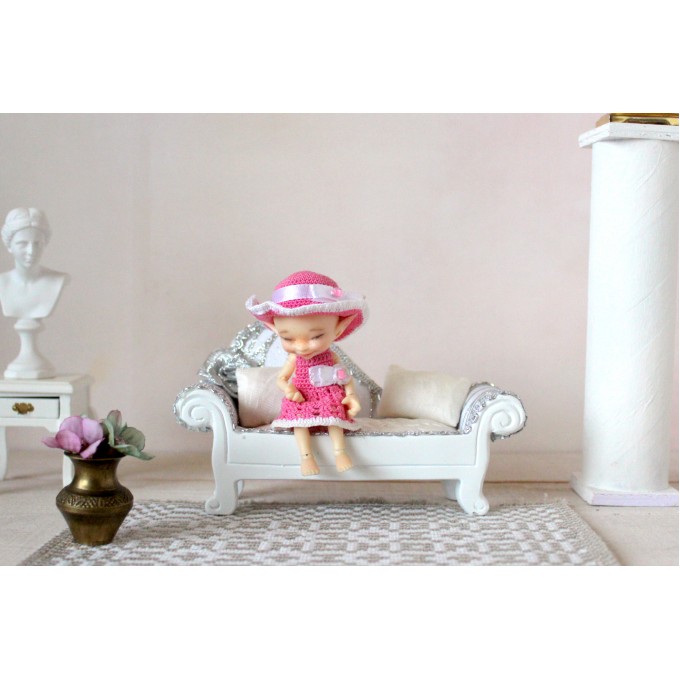 Miniature Victorian sofa 1:12 scale. Gypsum dollhouse