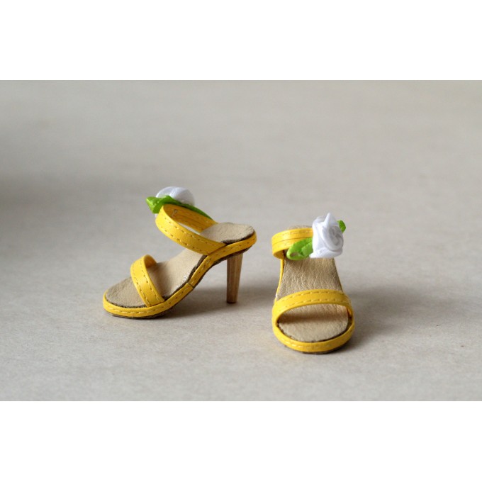 Minifee shoes high heel yellow leather sandals with flowers.