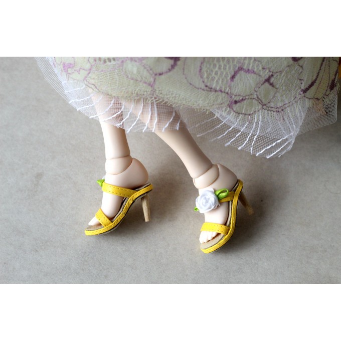 Minifee shoes high heel yellow leather sandals with flowers.