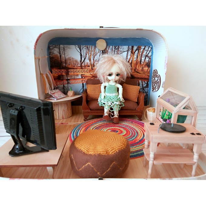 Dollhouse suitcase in 1:12 scale. Knitting lovers 