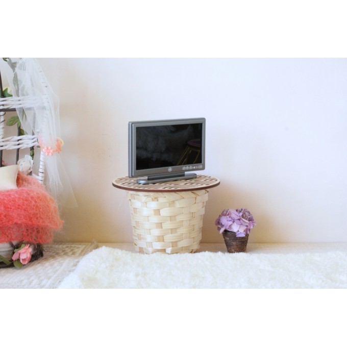 Miniature television, dollhouse TV with remote