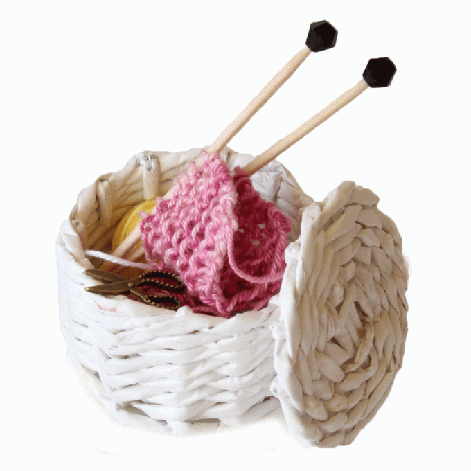 Miniature knitting basket, 1:6 scale dolls. Wicker 