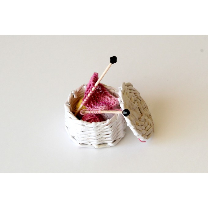 Miniature knitting basket, 1:6 scale dolls. Wicker 